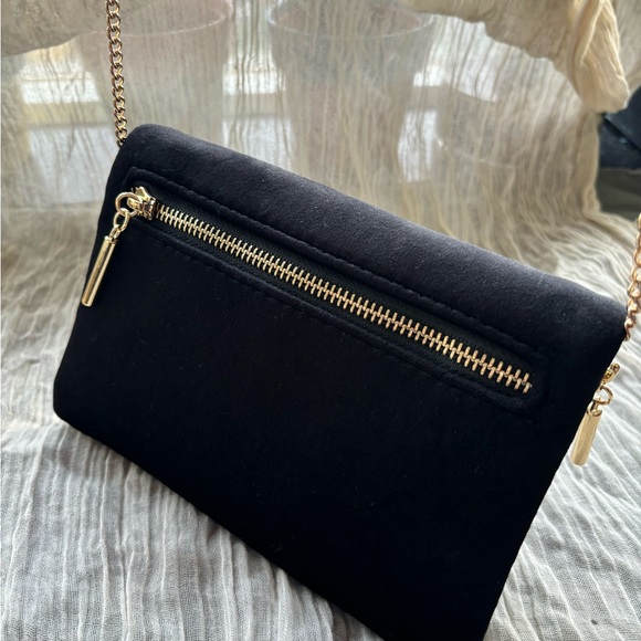 Black Velvet evening bag with chain handle. - Picture 3 of 5